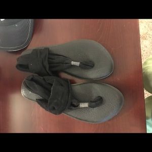 Sanuk Black Yoga Sling Sandals